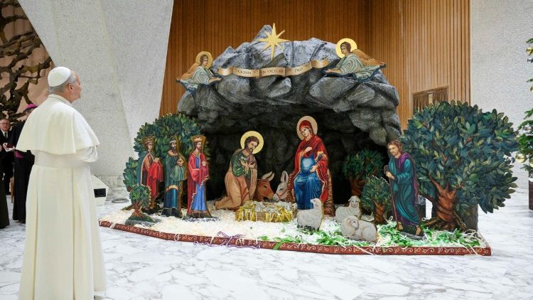 Papa e presepe