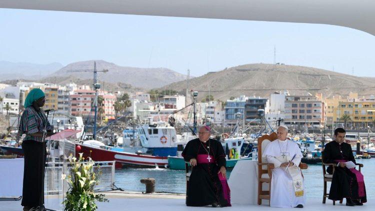 Il momento delle testimonianze al Porto di Arguineguin dellisola Gran Canaria