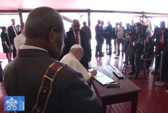 governatore generale PNG e Papa