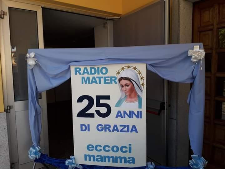 Baldacchino con 25 anni di Grazia di Radio Mater