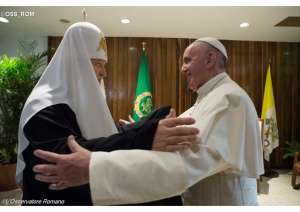 Labbraccio tra il Papa e Kirill allAvana