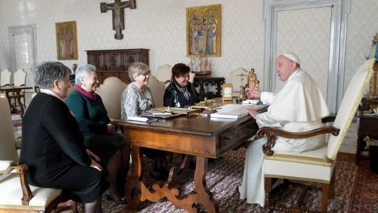 Papa Udienza Istituti secolari