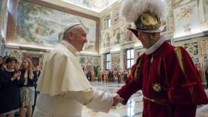 papa Francesco guardia svizzera