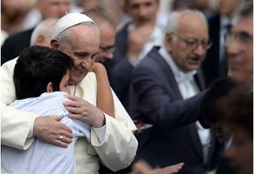papa-abbraccio-5