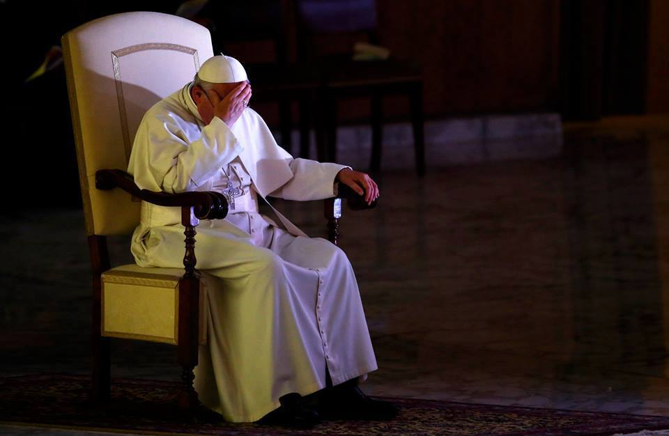 papa francesco pensoso