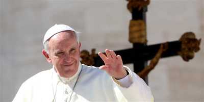 papa Francesco saluto Crocifisso
