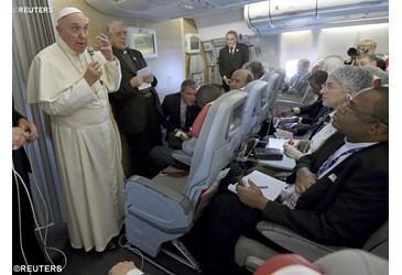papa Francesco aereo dall Africa