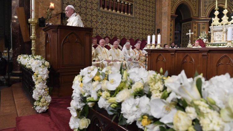 Papa Francesco Santa Messa Bucarest
