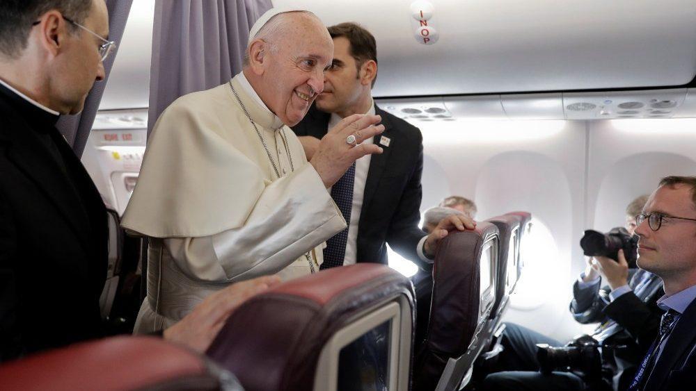 papa aereo ritorno Romania