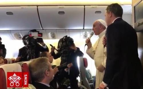 papa Francesco viaggio aereo
