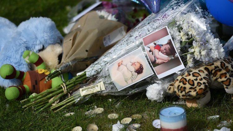 fiori per Alfie Evans