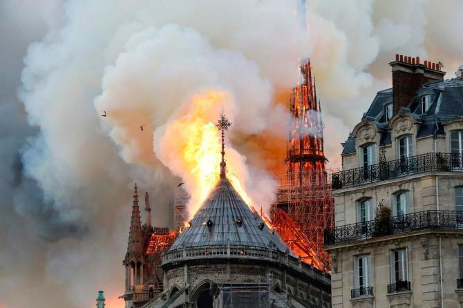 notre dame incendio