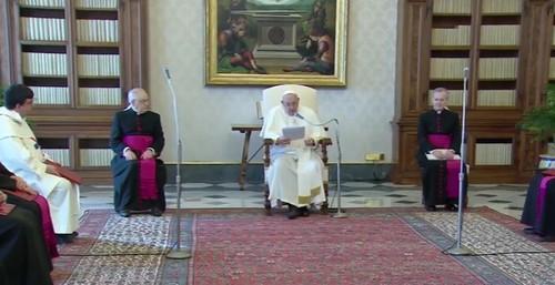 udienza generale dalla biblioteca del palazzo apostolico